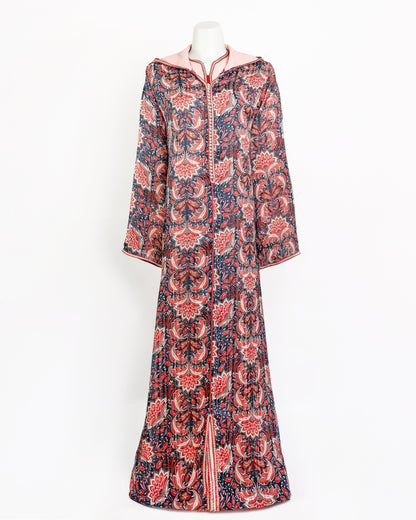 Jellaba de deux pièces en angie pour femme avec en haut un tissu Jawhara en Satin de soie imprimé, et en bas un tissu en soie crêpe de Chine uni en angie - avec Aâkad et Dfira en Sam Hor bronzé - Caftan Nawal
