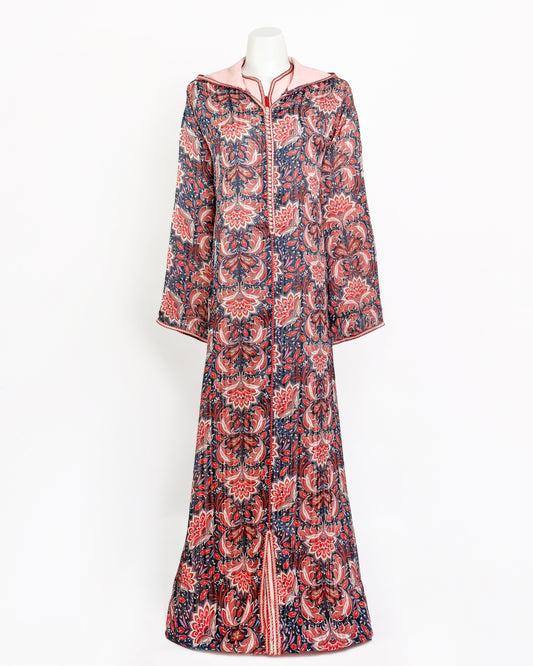 Jellaba de deux pièces en angie pour femme avec en haut un tissu Jawhara en Satin de soie imprimé, et en bas un tissu en soie crêpe de Chine uni en angie - avec Aâkad et Dfira en Sam Hor bronzé - Caftan Nawal
