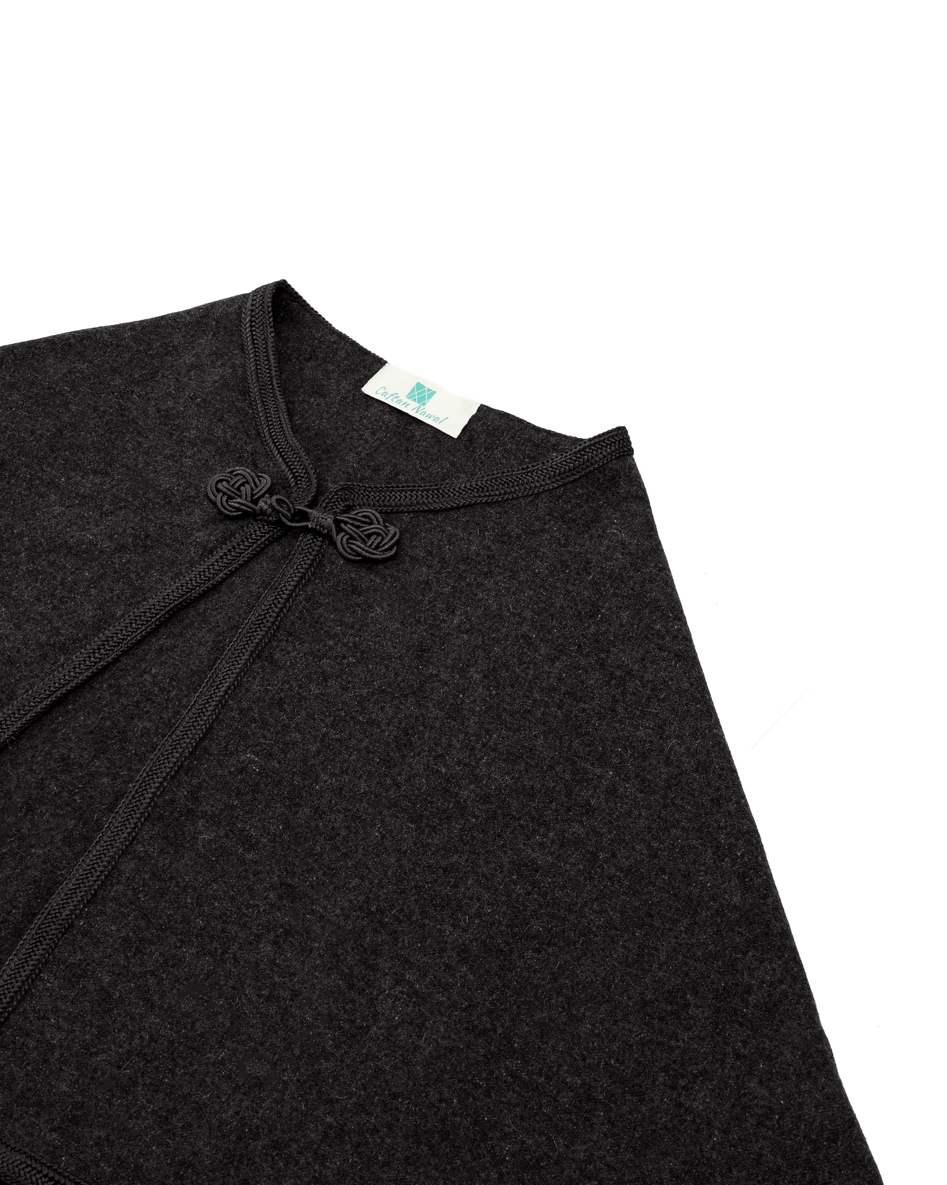 Magnifique Cape traditionnel en cashemire gris foncé uni pour fille, de longueur courte et sans manches avec Sfifa en soie et Kfal de même couleur -  Caftan Nawal