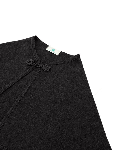Magnifique Cape traditionnel en cashemire gris foncé uni pour fille, de longueur courte et sans manches avec Sfifa en soie et Kfal de même couleur -  Caftan Nawal