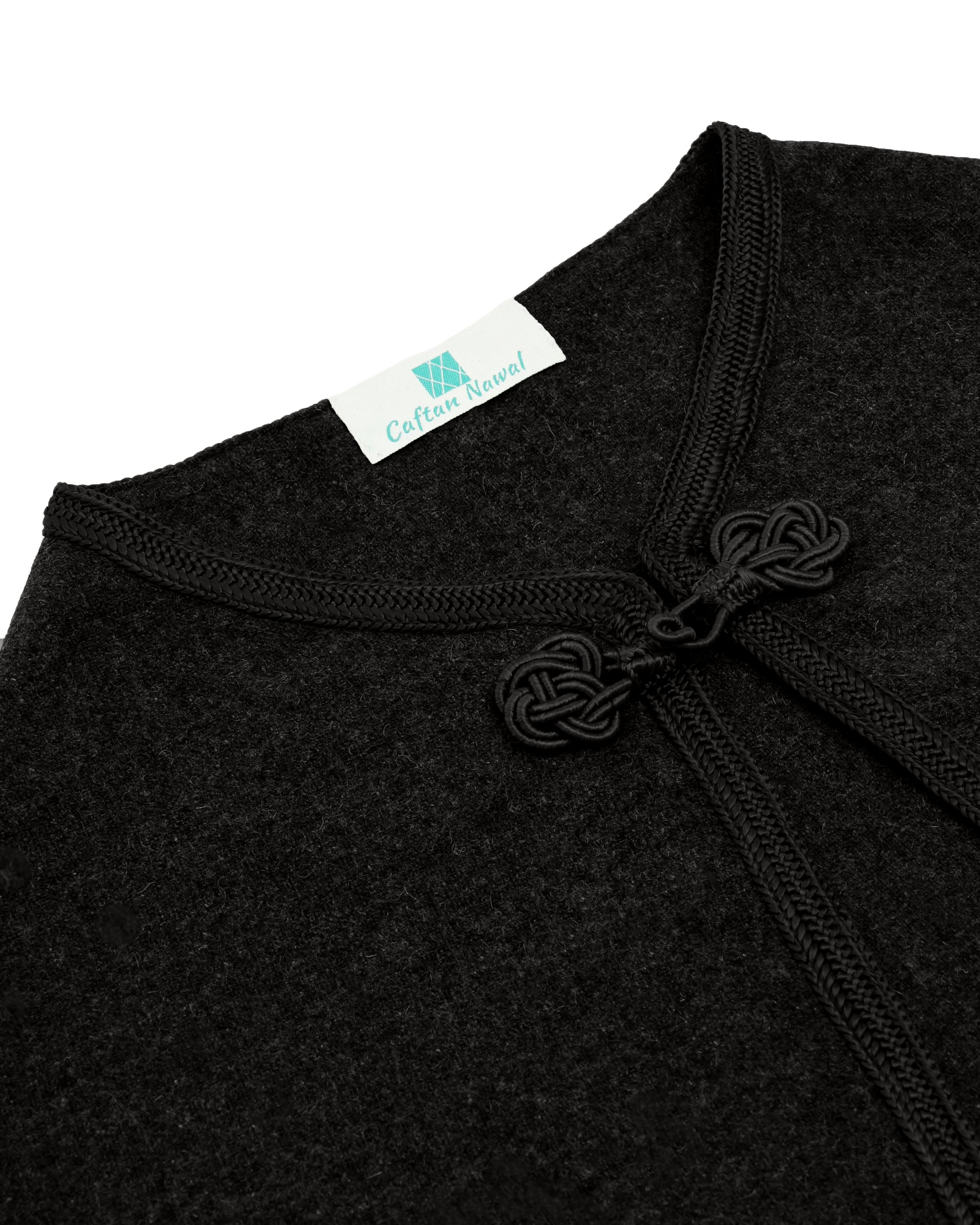 Magnifique Cape traditionnel en cashemire noir uni pour fille, de longueur courte et sans manches avec Sfifa en soie et Kfal de même couleur -  Caftan Nawal