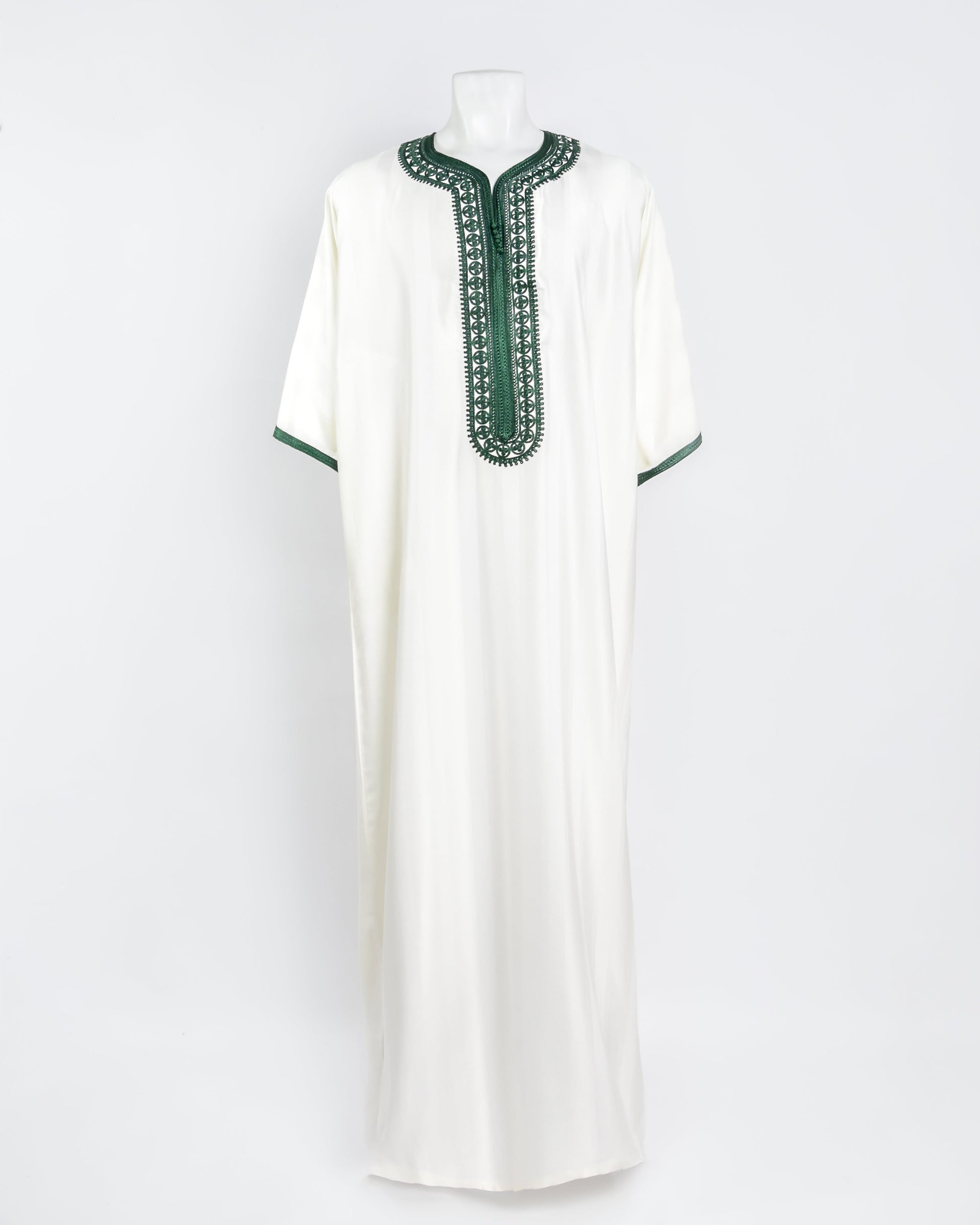 Gandoura en blanc pour homme en Tissu Mlifa avec Aâkad et Sfifa quatre files en soie verte - Caftan Nawal